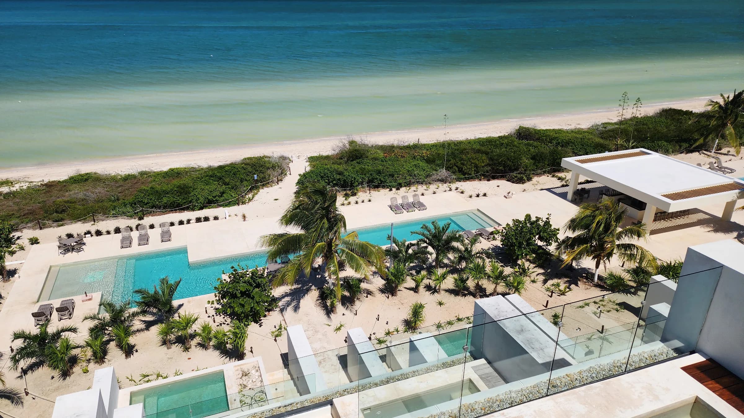 Departamento con Alberca Privada Frente al Mar 1
