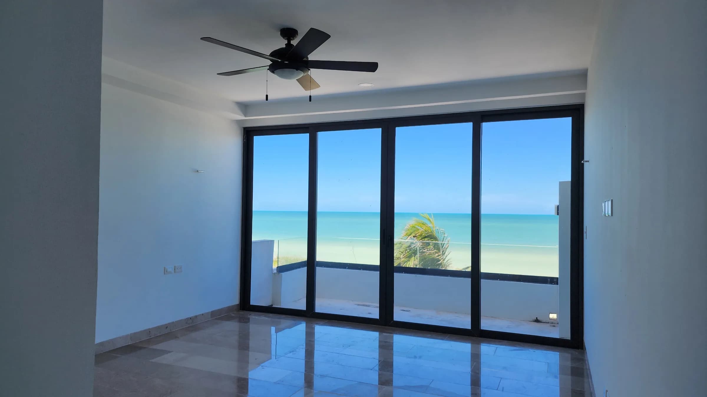 Departamento con alberca privada con vista frente al mar 1